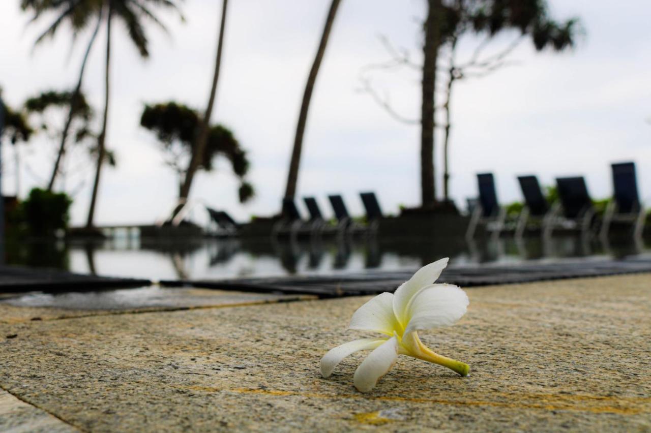 Hotel Earl'S Regent Negombo Exterior foto